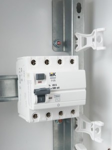ARMAT Выключатель дифференциального тока R10N 4P 40А 300мА тип AC IEK