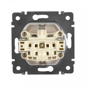 Valena - Розетка 2P+E нем. стд. с крышкой IP 44 со шторками, белая (инд. упаковка)