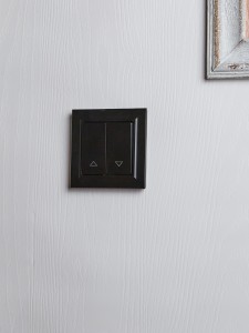 BRITE Выключатель жалюзи 10А ВС10-1-5-БрЧ черный IEK