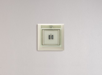 VALENA Розетка USB A+A 15Вт слоновая кость