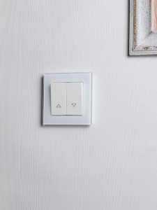 BRITE Выключатель жалюзи 10А ВС10-1-5-БрБ белый IEK