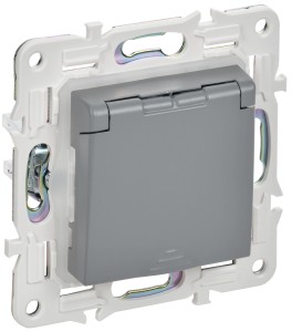 SKANDY Розетка 1-местная с заземлением с защитными шторками и крышкой 16А IP44 SK-R11Gr серый IEK