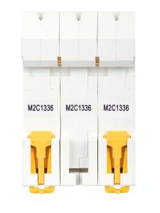 ARMAT Автоматический выключатель M06N 3P C 13А IEK