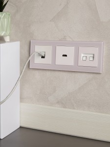 BRITE Рамка 3-местная РУ-3-2-Бр стекло розовый матовый IEK