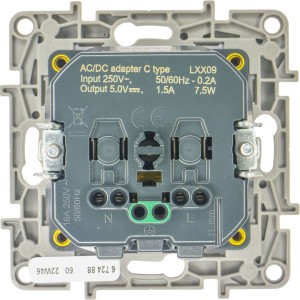 ETIKA Розетка 1-местная с заземлением с защитными шторками безвинтовые зажимы 16А с USB C 7,5Вт алюминий