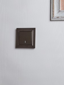 BRITE Выключатель 1-клавишный проходной с индикацией 10А ВС10-1-7-БрТБ темная бронза IEK
