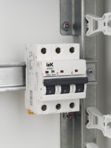 ARMAT Автоматический выключатель M06N 3P D 6А IEK