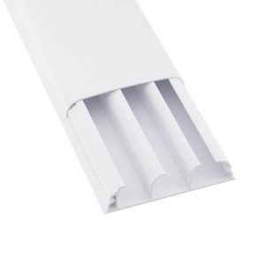 Кабель-канал плинтусного типа 90х25 мм, трехсекционный, с крышкой DKC