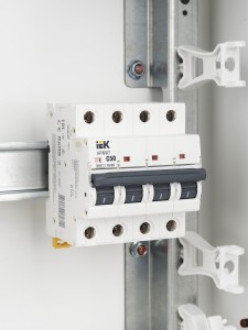 ARMAT Автоматический выключатель M06N 4P C 50А IEK