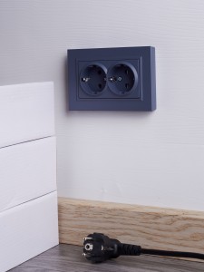 BRITE Розетка 2-местная с заземлением с защитными шторками 16А в сборе РСш12-3-БрМ маренго IEK