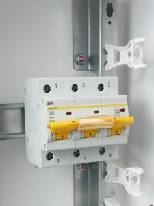 KARAT Автоматический выключатель ВА47-100 3P D 40А 10кА IEK