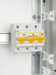 KARAT Автоматический выключатель ВА47-100 3P C 63А 10кА IEK