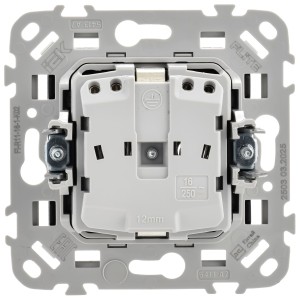 FLITE Розетка с заземлением без защитных шторок безвинтовое крепление 16А РС11-1-ФлЧ черный IEK