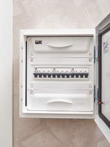 ARMAT Автоматический выключатель M06N 4P C 13А IEK