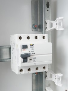 ARMAT Выключатель дифференциального тока R10N 4P 63А 30мА тип AC IEK