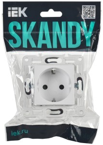 SKANDY Розетка с заземлением с защитными шторками 16А SK-R04W арктический белый IEK