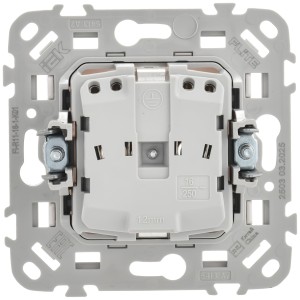 FLITE Розетка с заземлением без защитных шторок безвинтовое крепление 16А РС11-1-ФлБ белый IEK