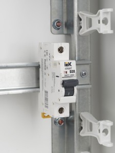 ARMAT Автоматический выключатель M06N 1P D 20А IEK